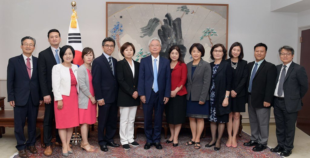 (20190914) NAKS 19대 임원진 조윤제 대사 면담-1-Web.JPG
