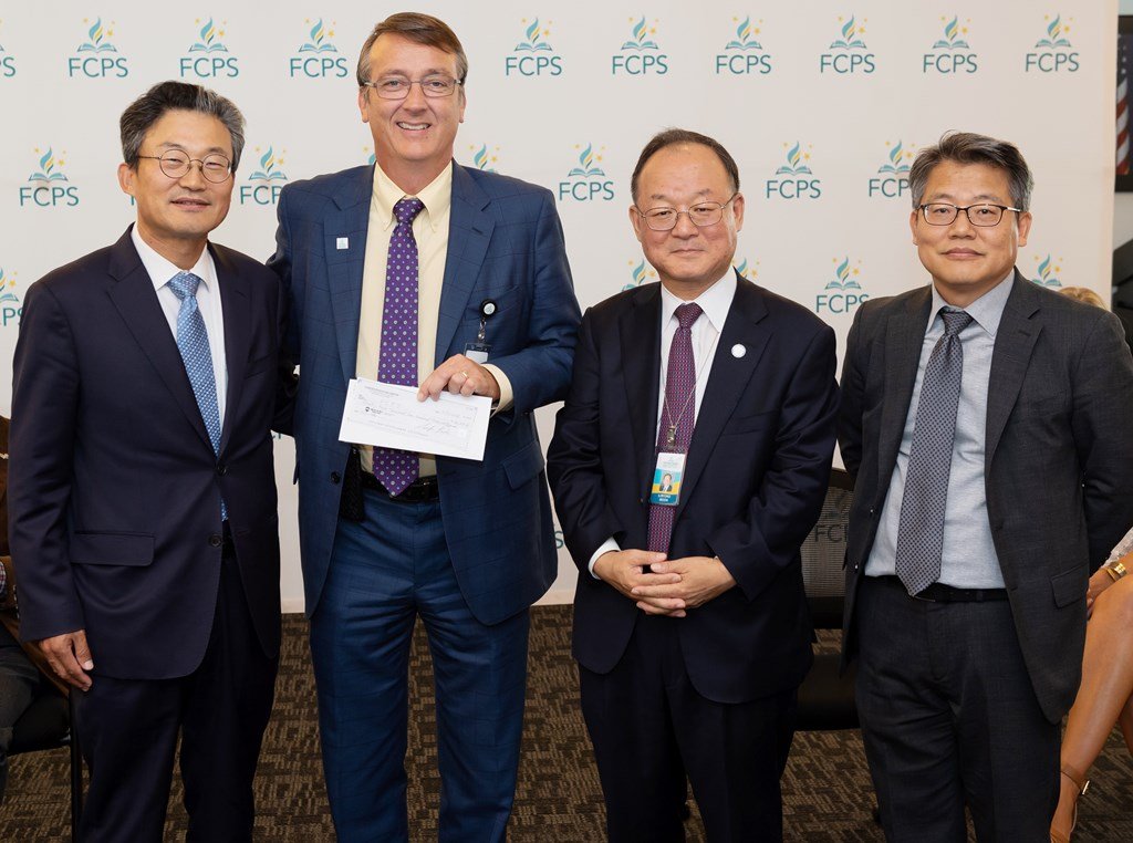 (20181004) 페어팩스교육청-지원금 전달(웹).jpg